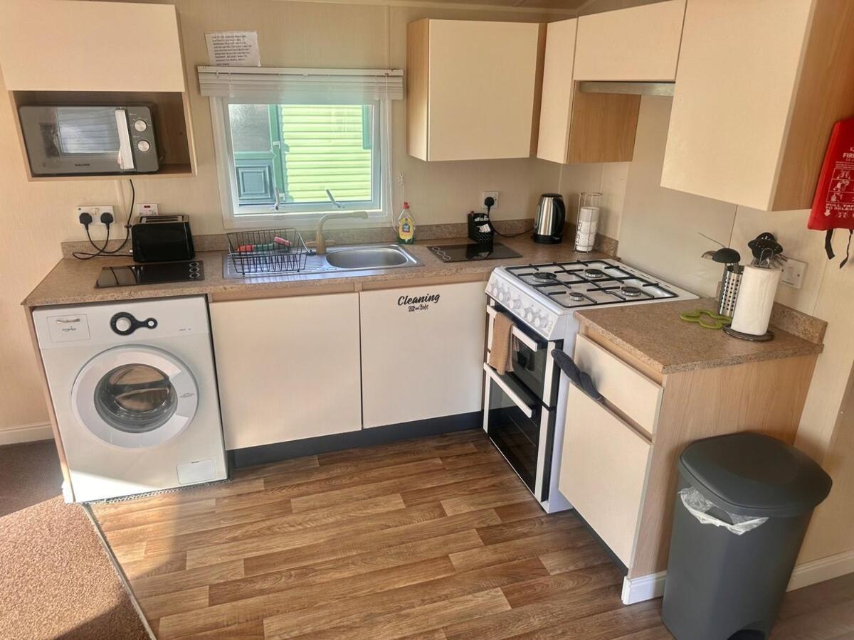 Two Bedroom Willerby Caravan In Uddingston, Glasgow Exterior foto